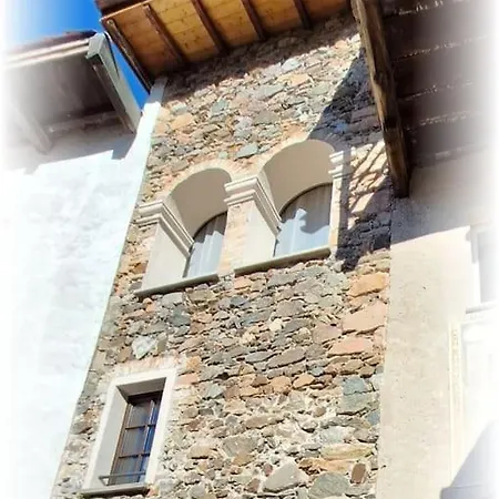 Antica Torre Del Castello Casa Ceresiana 度假居